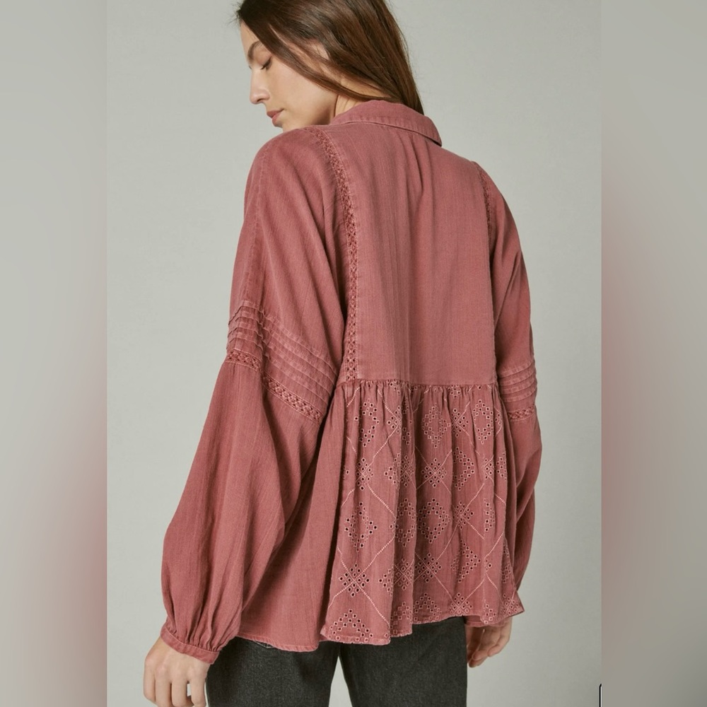 Lucky Brand top XL GUC
Embroidered Long Sleeve Button Down top
Renaissance Rose - Picture 2 of 4